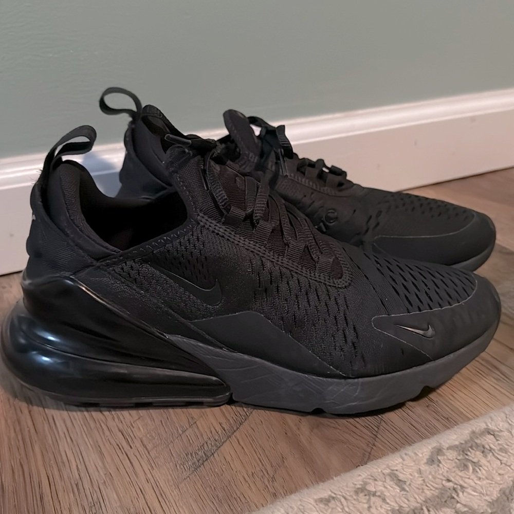 All black Nike Air 270, size 9.5